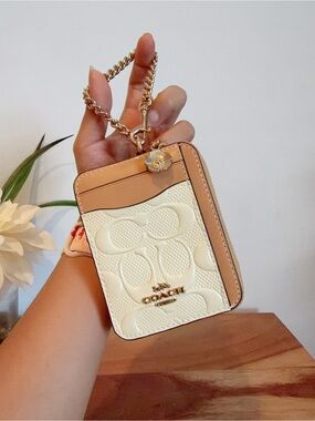 NWT Coach Zip Card Case In Signature Leather With Charm